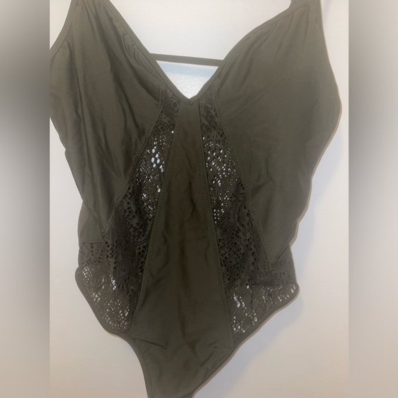 One piece swimsuit - Picture 2 of 5